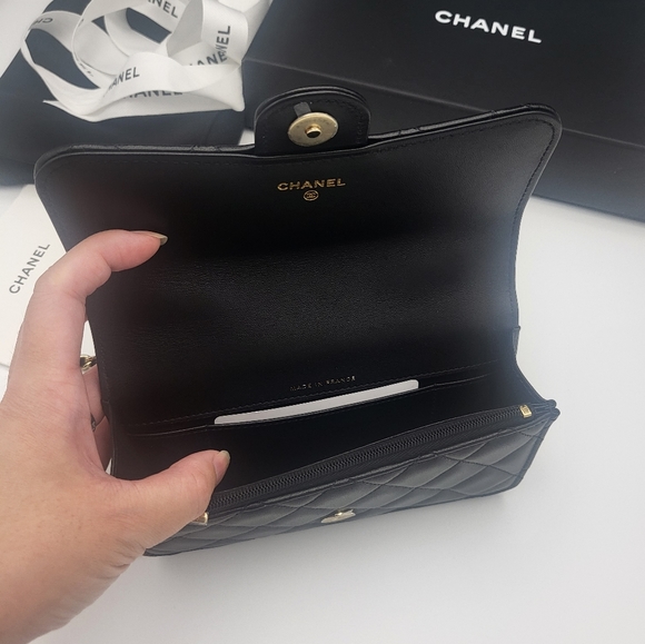 Brand new 2023 authentic Chanel flap phone holder with chain with top handle - Picture 5 of 15
